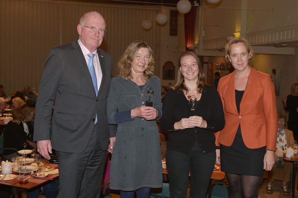 vlnr wethouder Bert Doorn van Wassenaar, Lucie Heins, Eveline van der Zee en wethouder Inge Nieuwenhuizen. Foto | René Zoetemelk